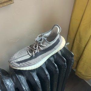 Yeezy 350 V2 Zyon